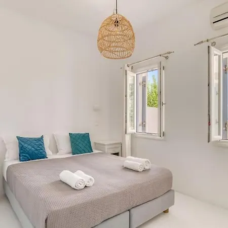Villa Zeos - Cycladic House Close To The