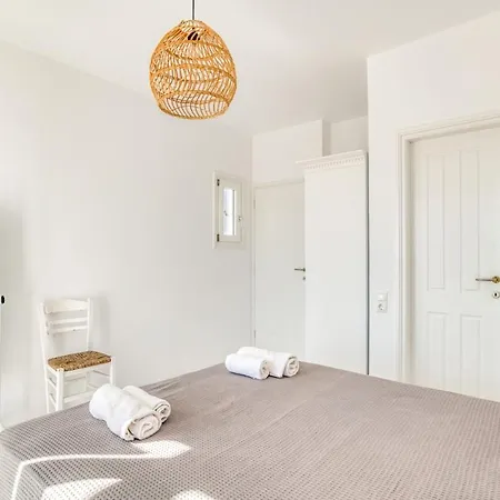 Zeos - Cycladic House Close To The Villa Ambelas