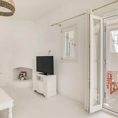 Zeos - Cycladic House Close To The Villa *