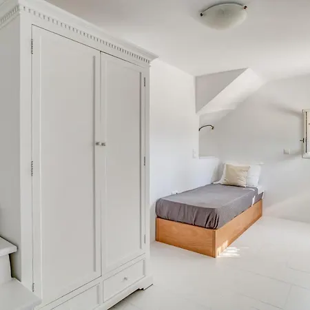 Zeos - Cycladic House Close To The Ambelas