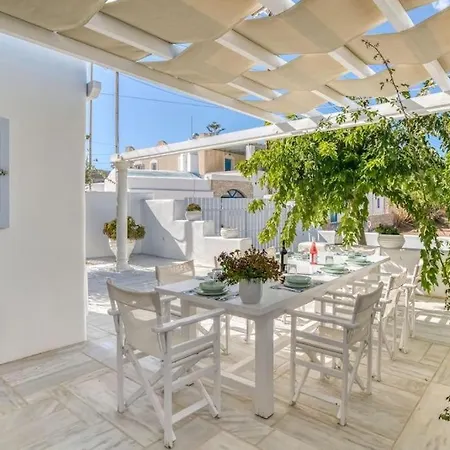 Villa Zeos - Cycladic House Close To The *