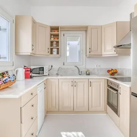 Zeos - Cycladic House Close To The Villa Ambelas