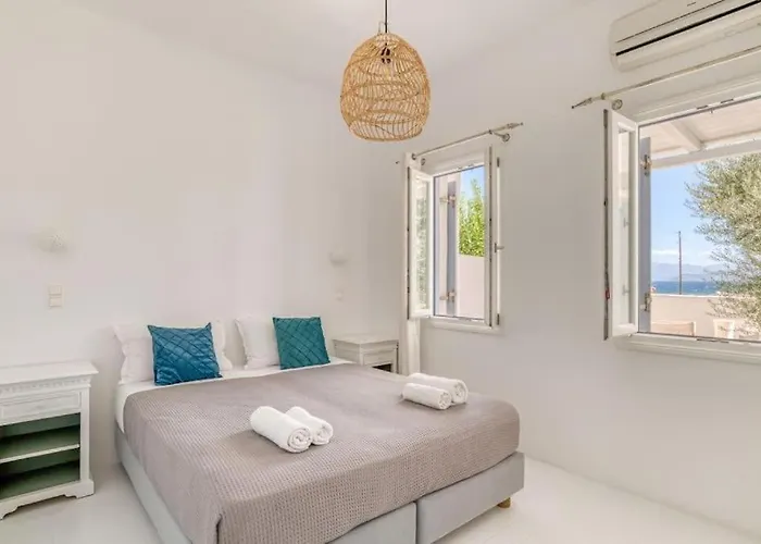 Villa Zeos - Cycladic House Close To The