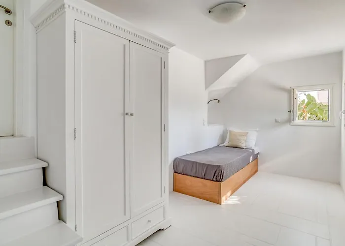 Zeos - Cycladic House Close To The Ampelas