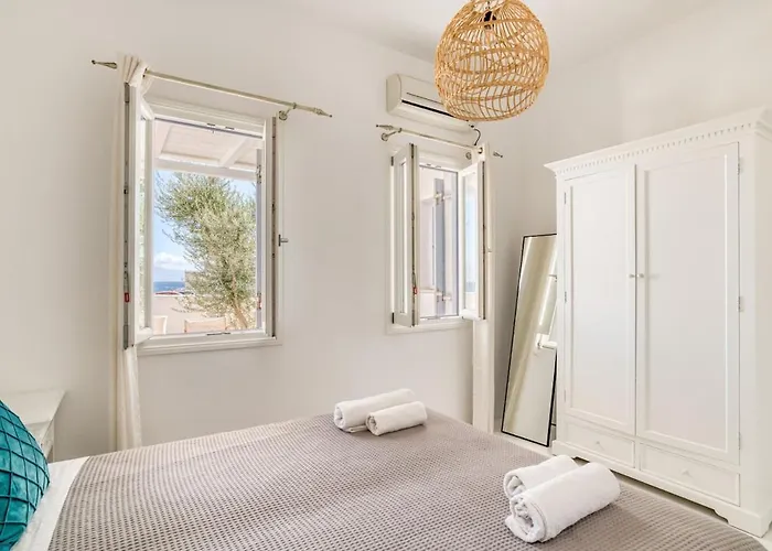 Villa Zeos - Cycladic House Close To The