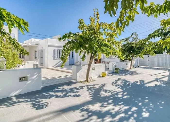 Zeos - Cycladic House Close To The Villa Ampelas