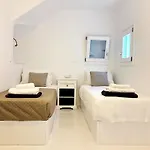 Villa Zeos - Cycladic House Close To The Ampelas