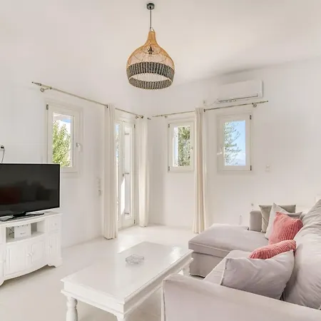 Zeos - Cycladic House Close To The Villa *