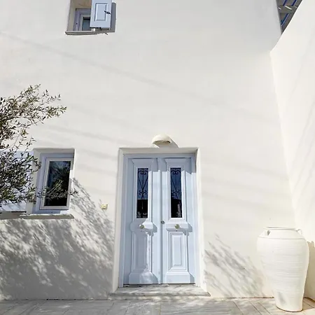Villa Zeos - Cycladic House Close To The