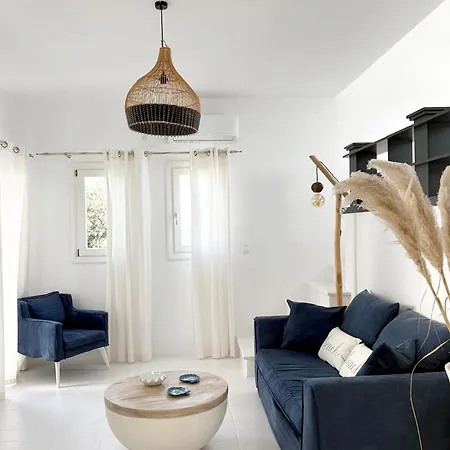 Villa Zeos - Cycladic House Close To The