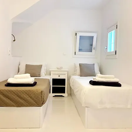 Villa Zeos - Cycladic House Close To The Ampelas
