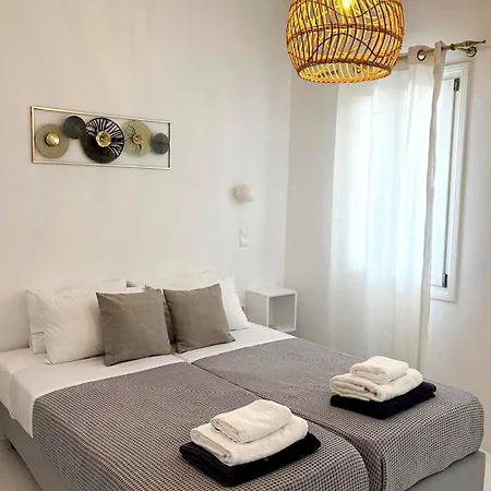 Villa Zeos - Cycladic House Close To The