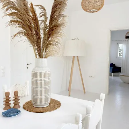 Villa Zeos - Cycladic House Close To The *