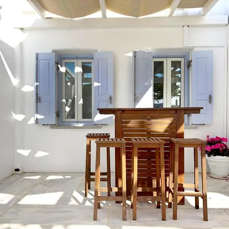 Villa Zeos - Cycladic House Close To The *