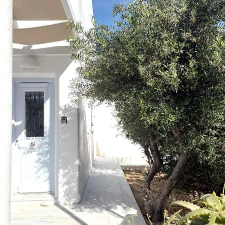 Villa Zeos - Cycladic House Close To The *