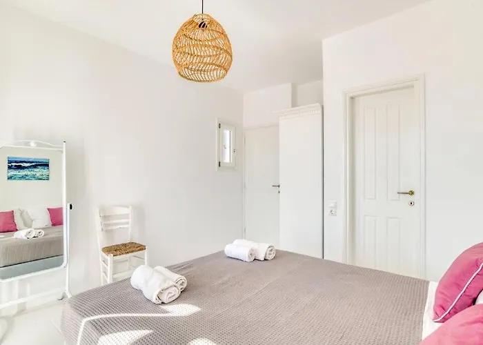 Zeos - Cycladic House Close To The Villa Ambelas