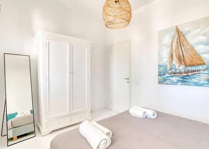 Villa Zeos - Cycladic House Close To The Ambelas