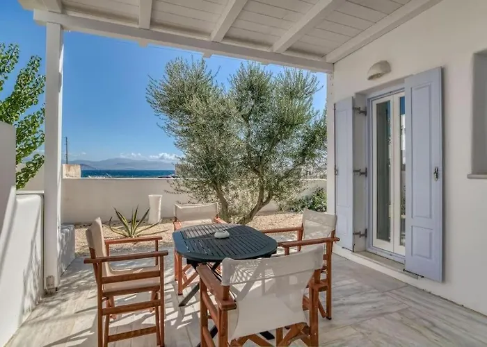 Zeos - Cycladic House Close To The Villa