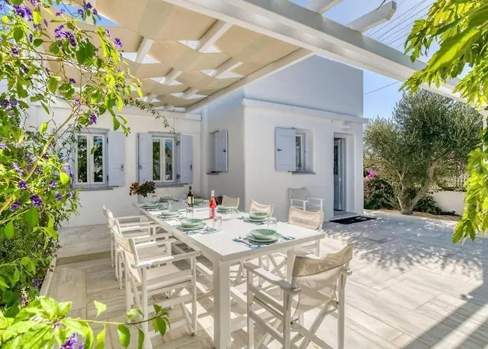 Villa Zeos - Cycladic House Close To The