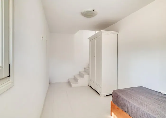 Zeos - Cycladic House Close To The Villa