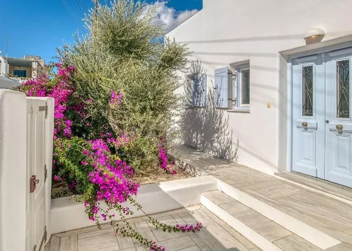 Villa Zeos - Cycladic House Close To The *